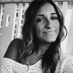 Meet your Posher, Becca